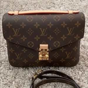 Inspired pochette metis